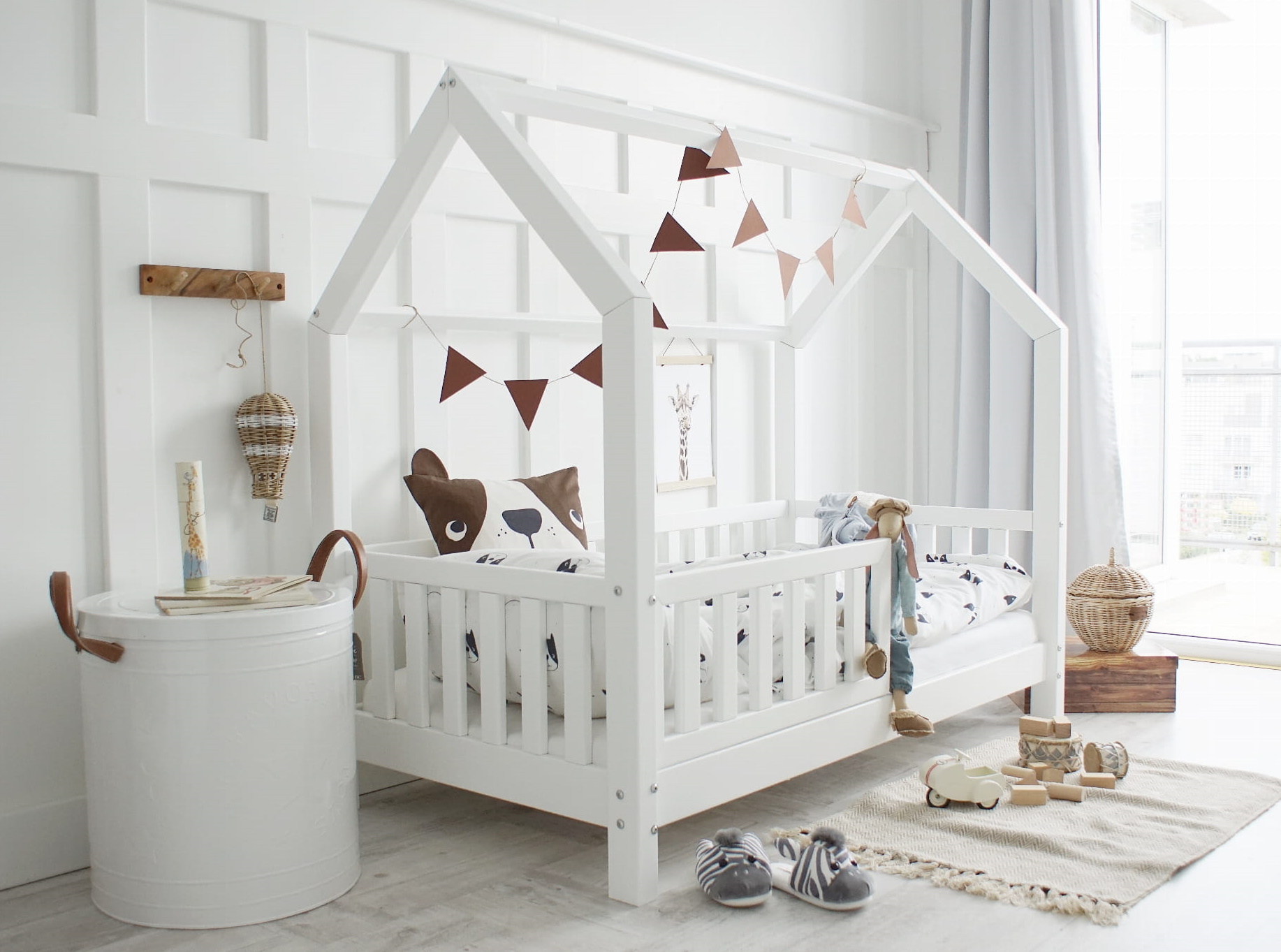 Domečková postel Bianco