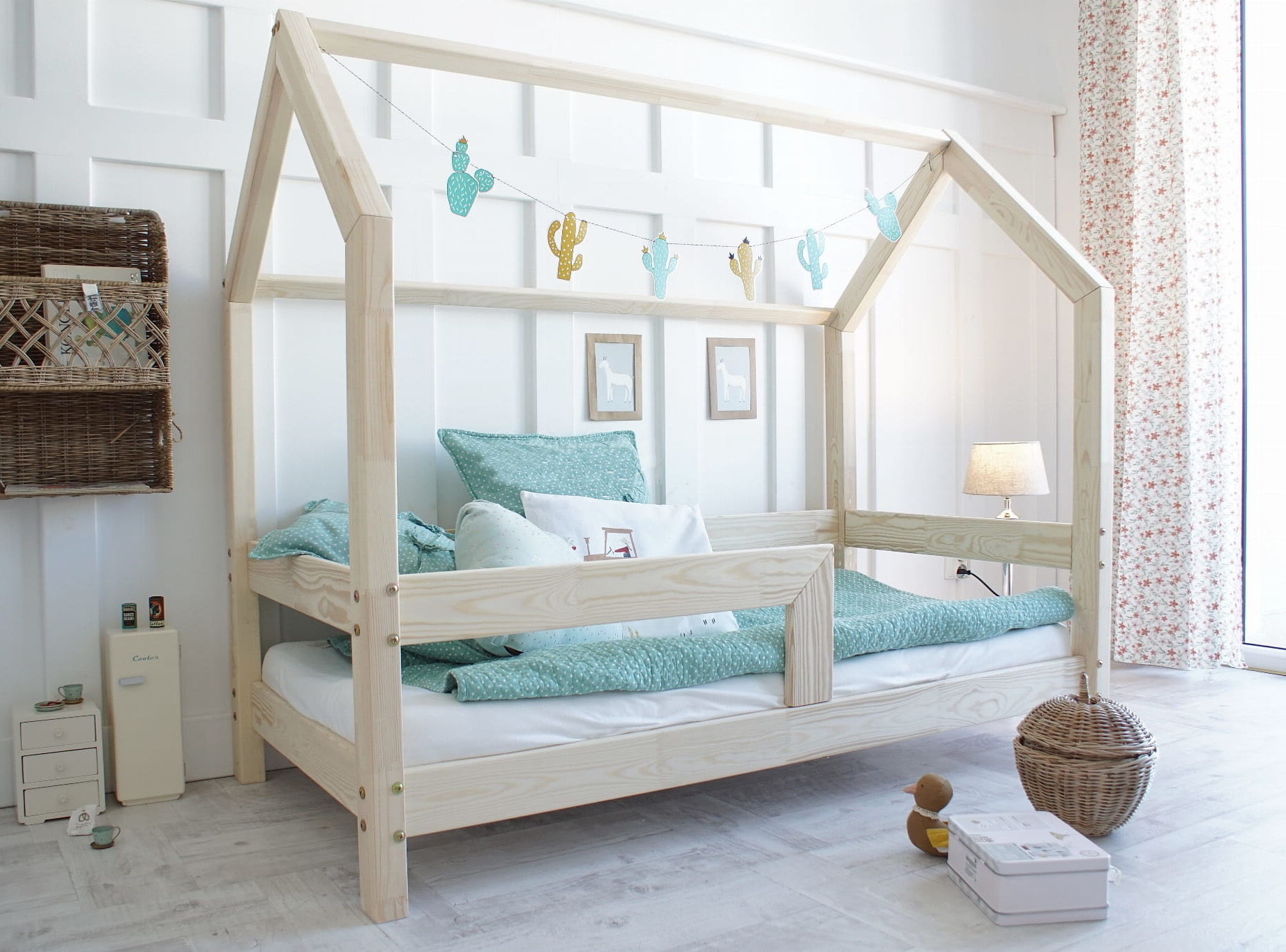 Domečková postel Barierra