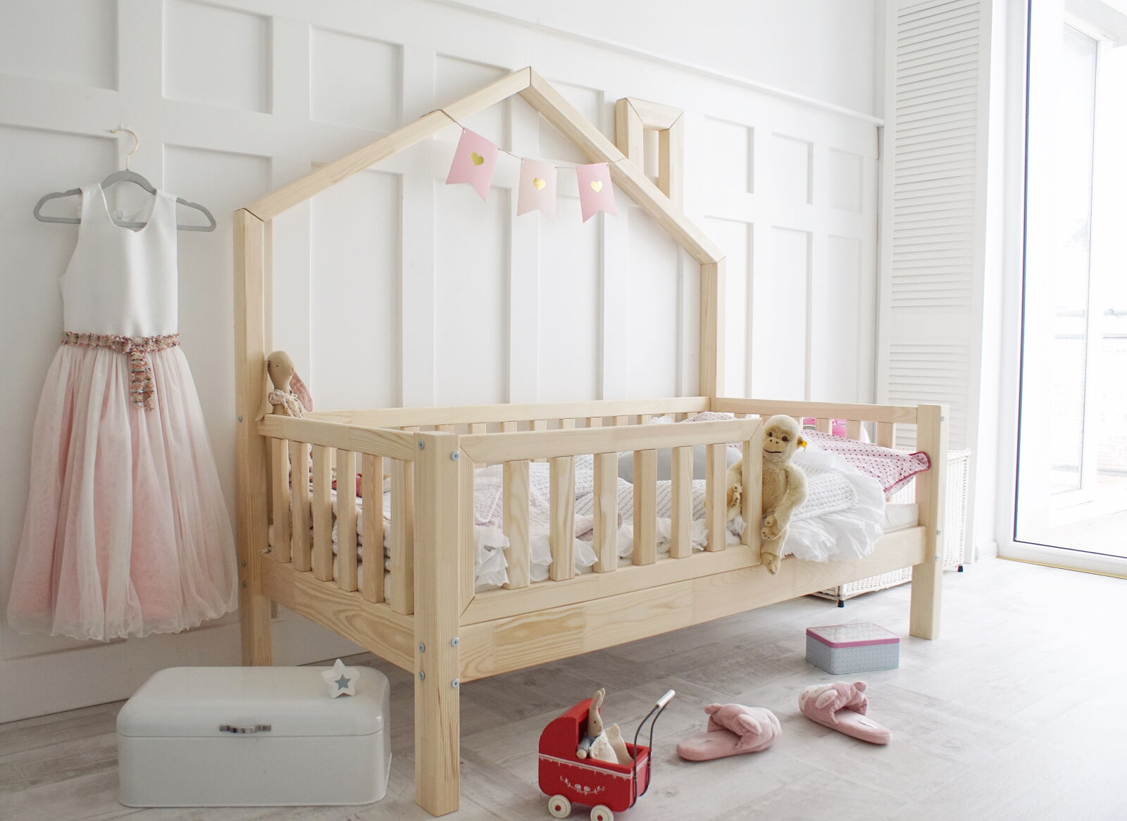 Domečková postel Bali Plotek